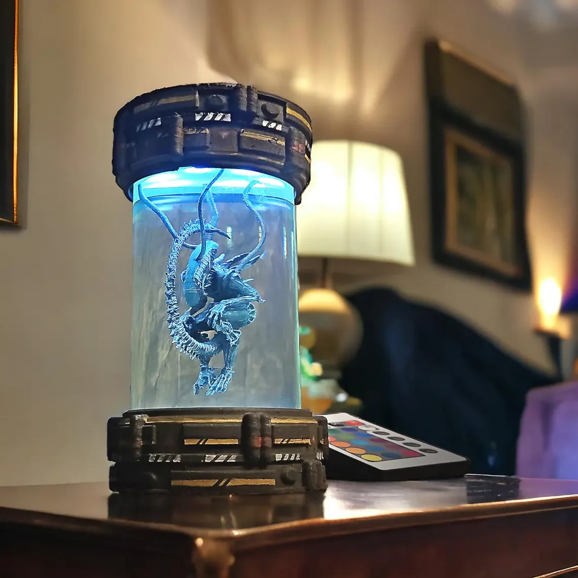 Desktop decorative alien resin lamp - Image 5