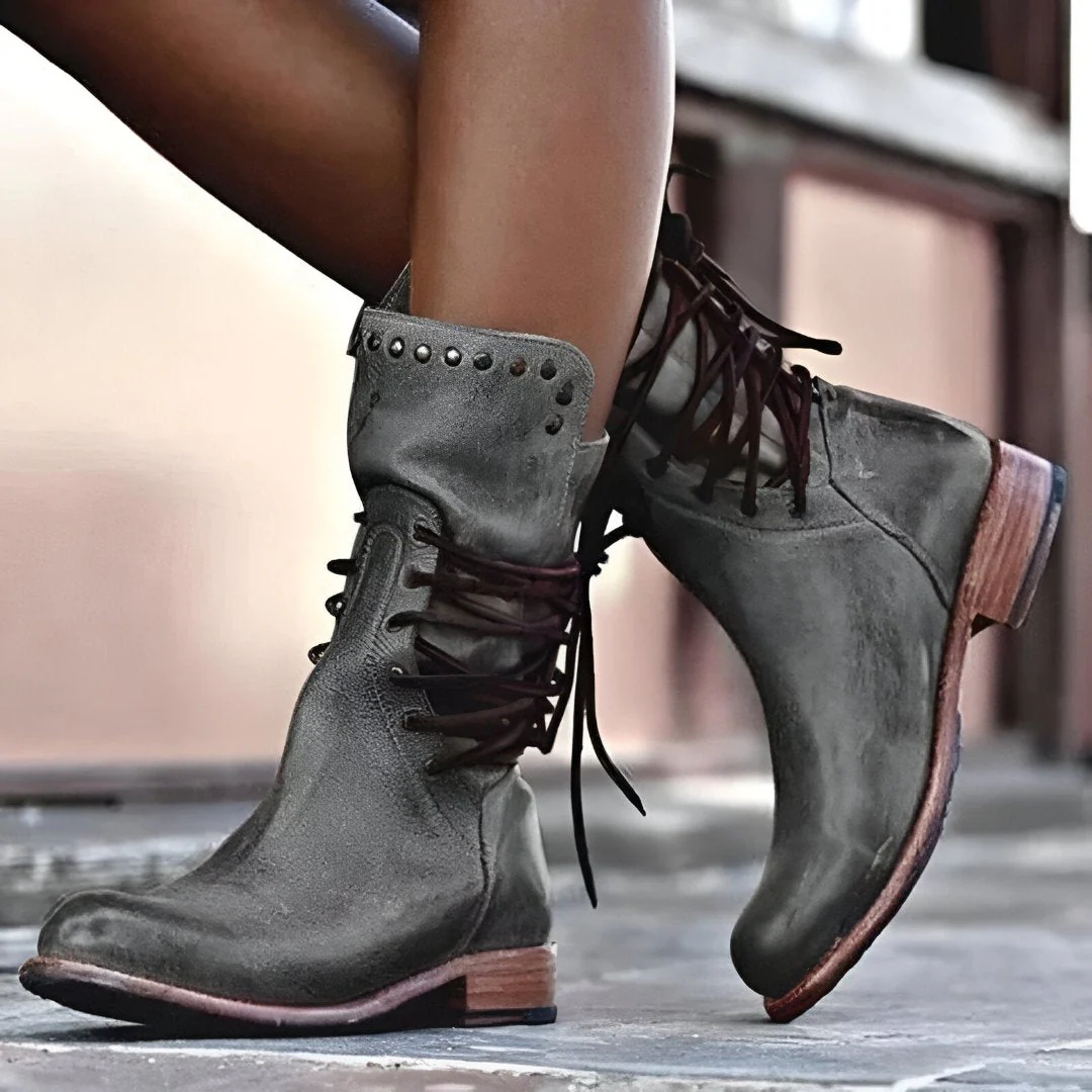 Leather ankle boots with laces - Image 5
